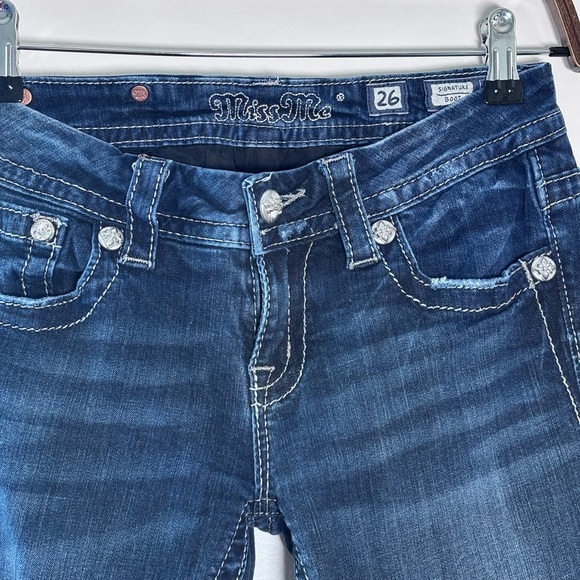 Miss Me Signature Boot Cut Low Rise Embroidered Embellished Pocket Blue Jeans 26 - Picture 2 of 8
